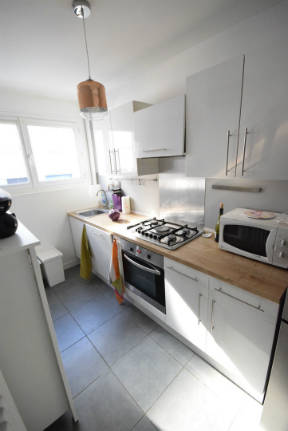 Appartement
                                                        T4
                                                                - CANCLAUX