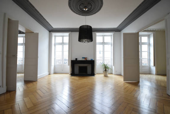 Appartement
                                                        T6
                                                                - HYPER CENTRE