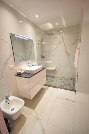 Appartement
                                                                - HYPER CENTRE