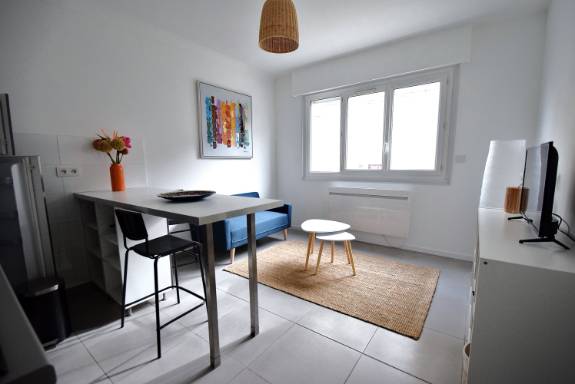 Appartement
                                                        T1 bis
                                                                - MELLINET