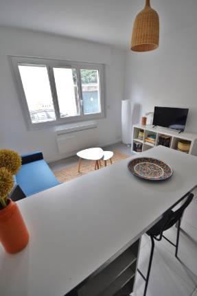 Appartement
                                                        T1 bis
                                                                - MELLINET