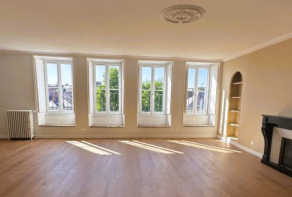 Appartement
                                                        T8
                                                                - HYPER CENTRE