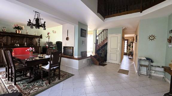 Maison
                                                        T6
                                                                - LONGCHAMP